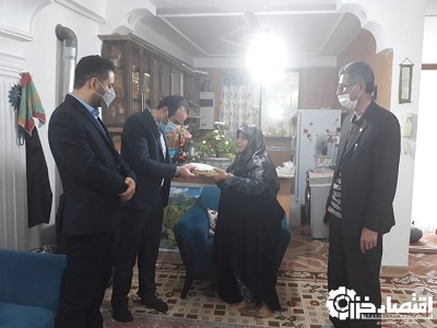 دیدار سرپرست اداره مخابرات شهرستان رودسر با خانواده شهید قبادی کمنی