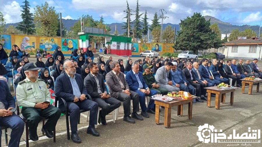 ماسال /با حضور مسئولین زنگ جوانه ها و زنگ مقاومت در مدرسه عصمت شاندرمن به صدا درآمد