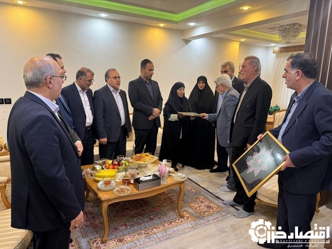 تجدید پیمان مسئولان گیلانی با خانواده‌ آزاده سرافراز مرحوم «آیت گنجی» در رشت