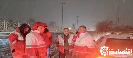 امدادرسانی به بیش از ۱۰۰۰خودرو گرفتار در برف