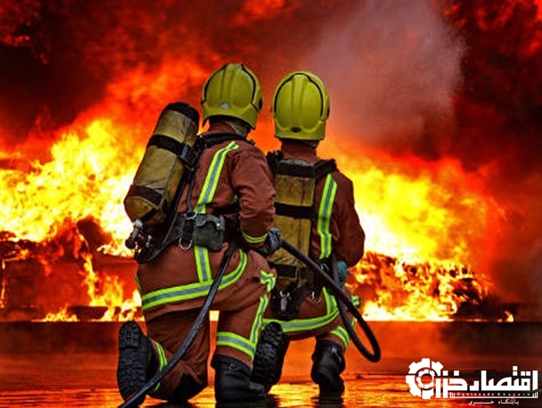 آتش‌سوزی مهیب ۱۵ باب مغازه در خمام گیلان؛ ۲ آتش‌نشان مجروح شدند