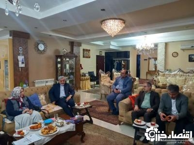 فرماندار رشت با خانواده شهدای جیران‌زاده و رحمانی دیدار و گفت‌وگو کرد