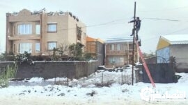 حفظ پایداری زیرساخت‌های ارتباطی شهرستان املش در پی شرایط جوی سرد و بارش برف