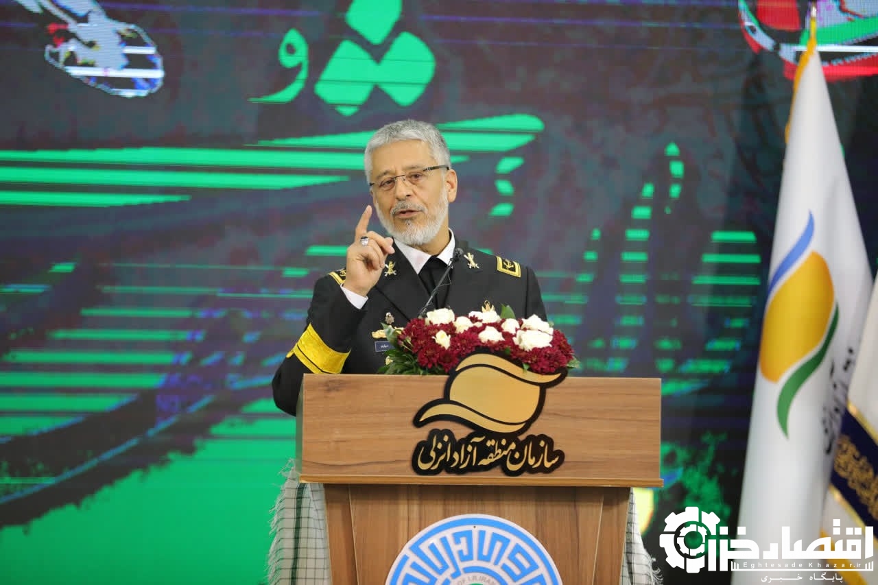 انقلاب اسلامی هیمنه پوشالی آمریکا را در هم شکست