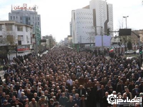 خروش گیلانیان در مراسم تشییع پیکر هفت شهید حافظ امنیت در رشت خروش گیلانیان در مراسم تشییع پیکر هفت شهید حافظ امنیت در رشت