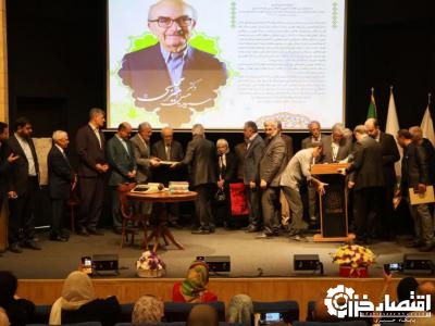 آیین تجلیل از دکتر میر مجلسی، واقف ۳۰ هزار جلد کتاب در رشت برگزار شد