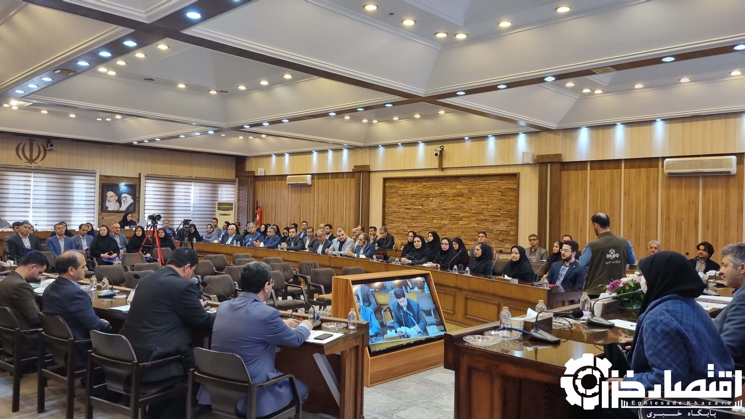 تجلیل از کارشناس مسئول برنامه ریزی، آمار و بودجه نوسازی مدارس گیلان