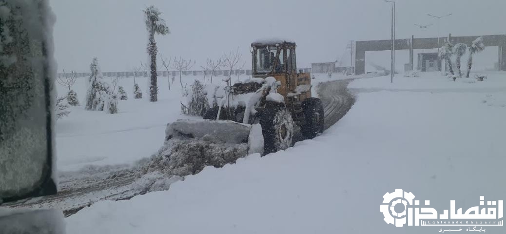 کمک رسانی بنیاد مسکن گیلان برای رفع مشکلات ناشی از برف در رشت
